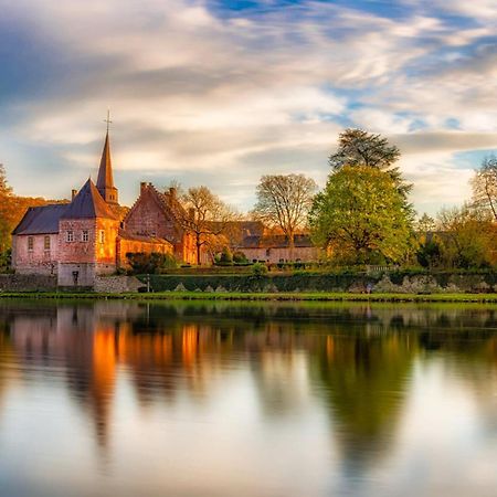 Maison Et Velos A Godinne Dans La Vallee De La Meuse Buitenkant foto