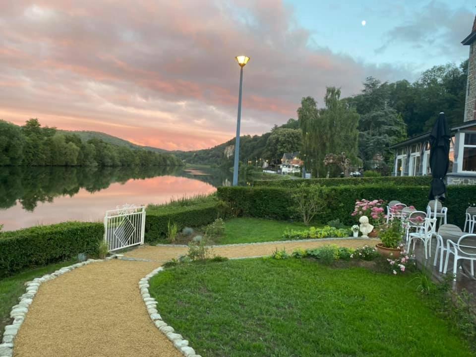 Maison Et Velos A Godinne Dans La Vallee De La Meuse Buitenkant foto
