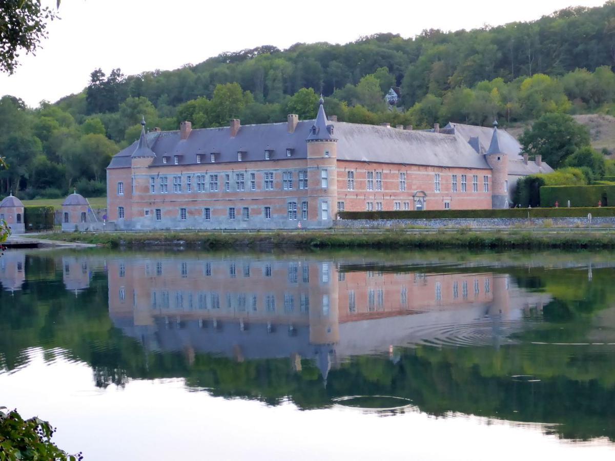 Maison Et Velos A Godinne Dans La Vallee De La Meuse Buitenkant foto