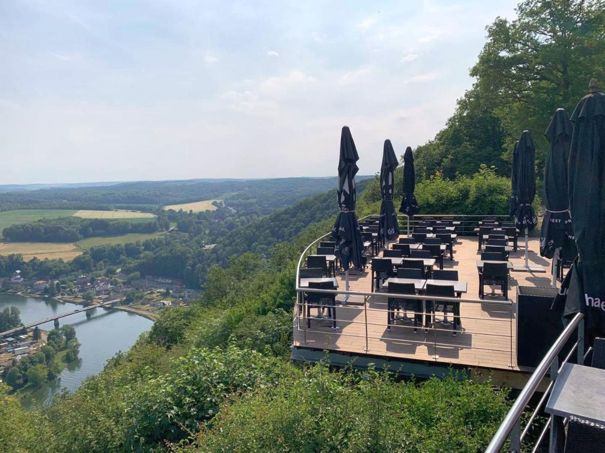 Maison Et Velos A Godinne Dans La Vallee De La Meuse Buitenkant foto
