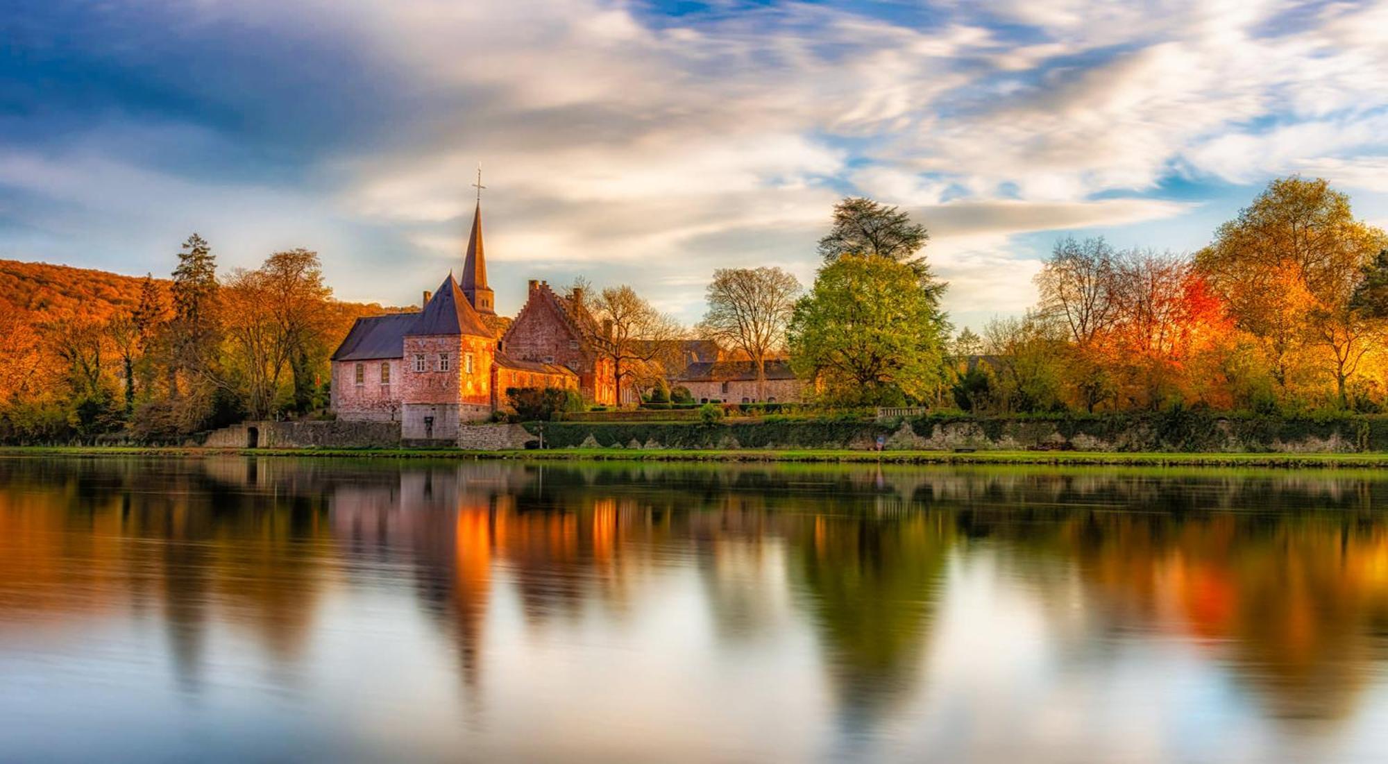 Maison Et Velos A Godinne Dans La Vallee De La Meuse Buitenkant foto